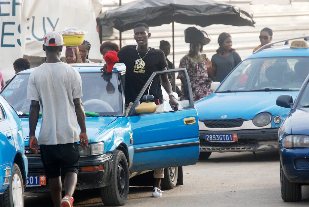 Abidjan Taxis artisanaux bleus